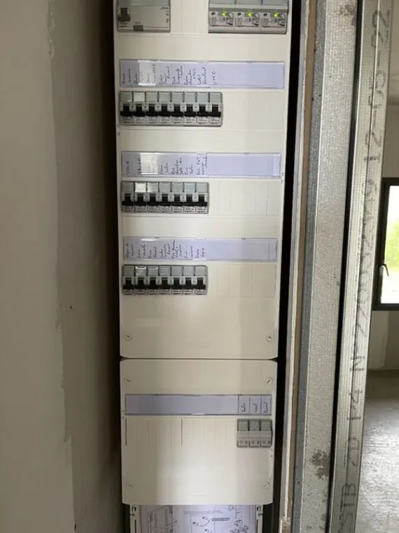 Branchement tableau électrique, Grenoble, FEJ ÉLECTRICITÉ